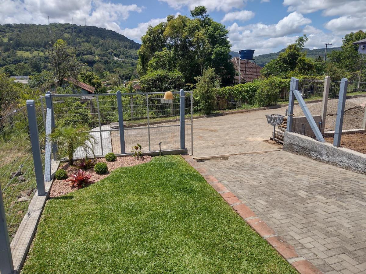Grey House, Proximo A Gramado E Ao Templo Budista Holiday home