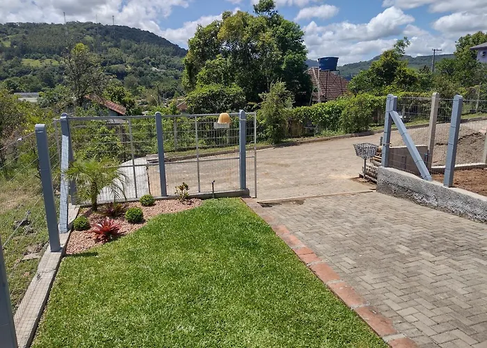 Grey House, Proximo A Gramado E Ao Templo Budista