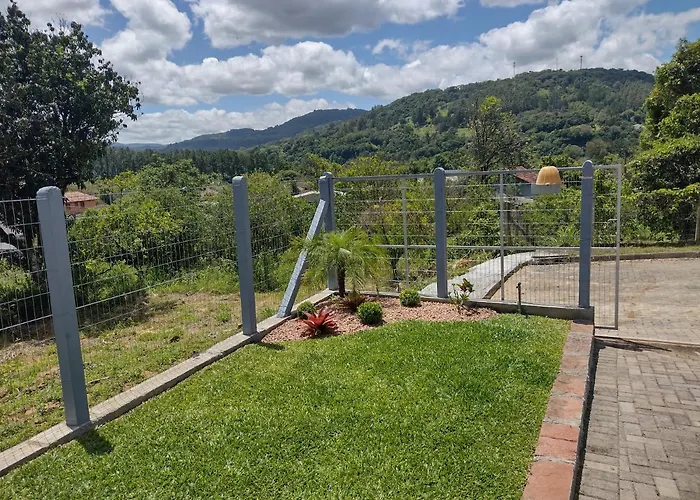 Grey House, Proximo A Gramado E Ao Templo Budista