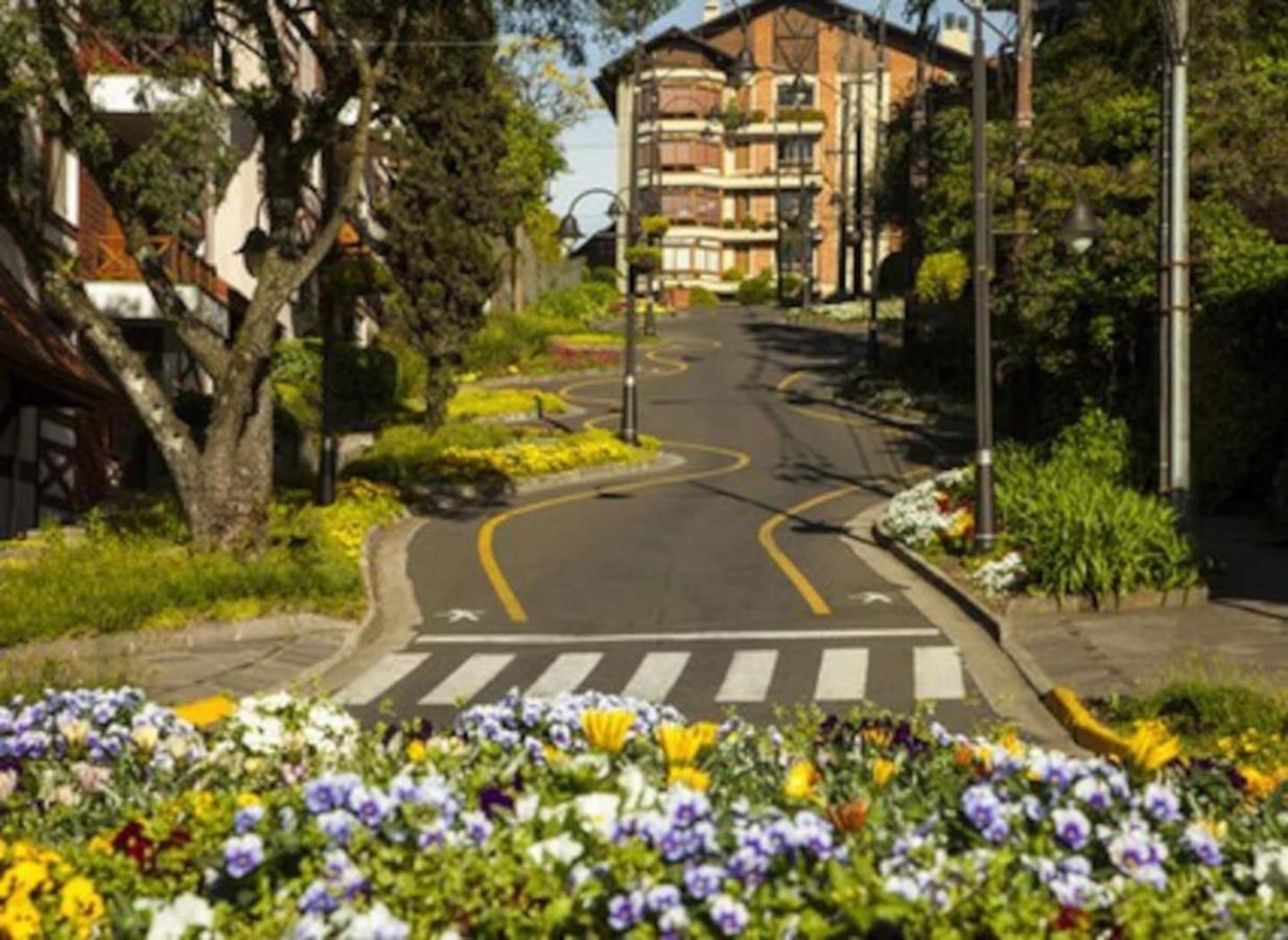 Grey House, Proximo A Gramado E Ao Templo Budista Holiday home *