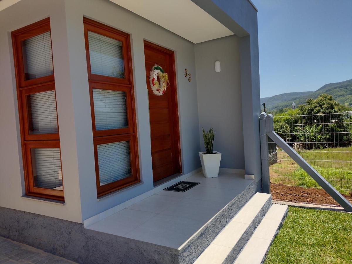 Grey House, Proximo A Gramado E Ao Templo Budista Holiday home